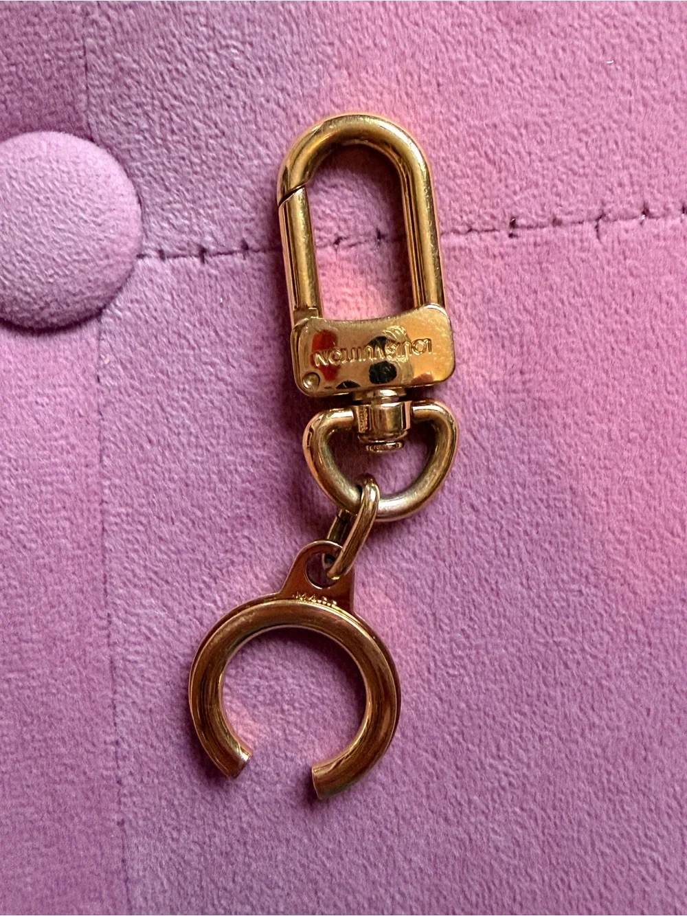 Louis Vuitton Anneau Clés Pochette extender